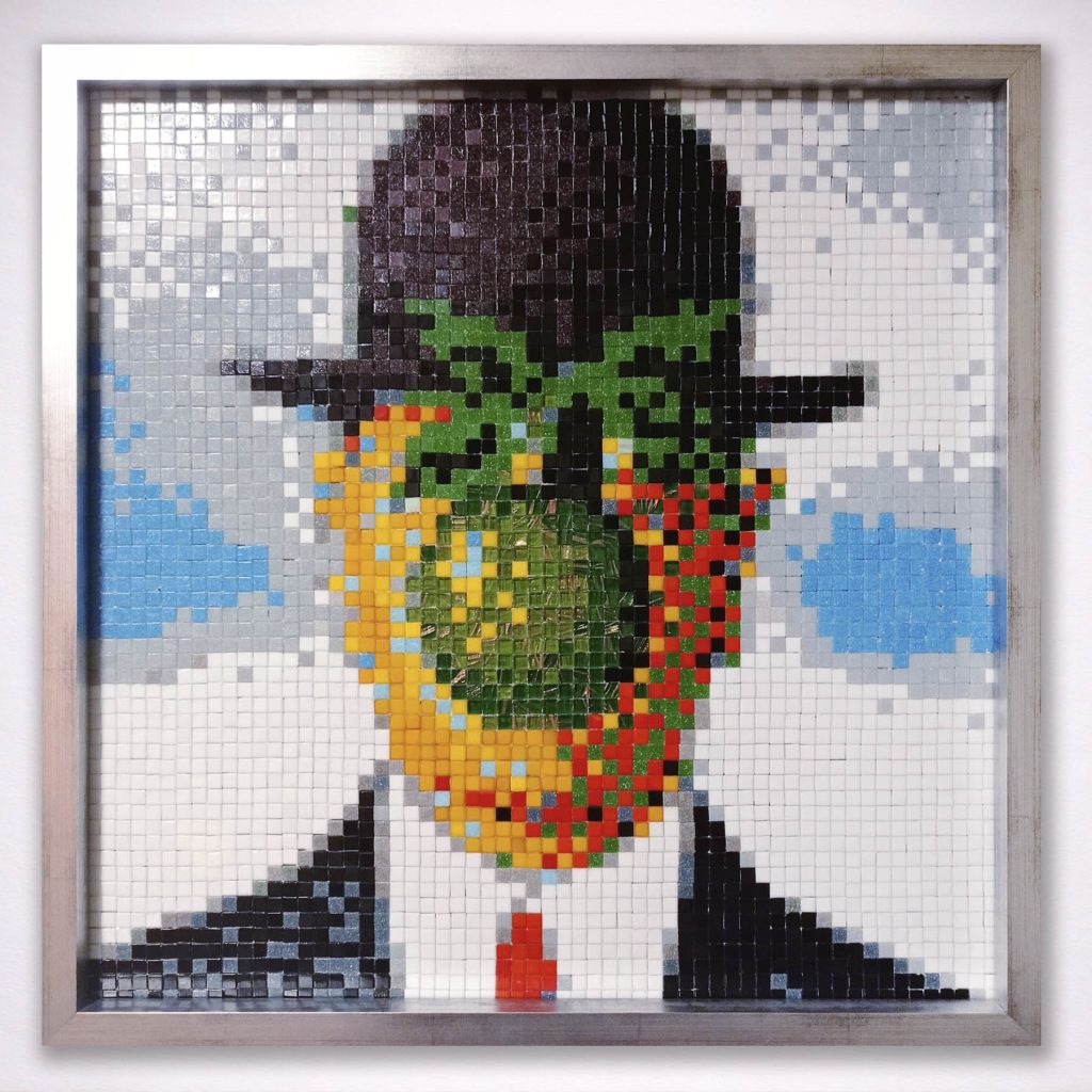 “Magritte Pixel Remix” Mosaico Veneciano • El Hijo del Hombre en la Era Digital Mosaico de teselas vítreas · 60 × 60 cm · 2021
