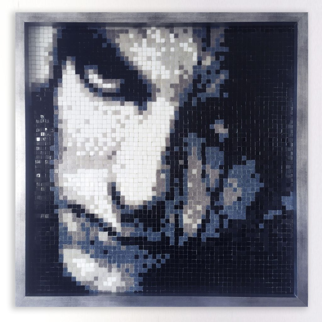 “Robert Smith Pixel Remix” Mosaico de teselas vítreas · 60 × 60 cm · 2021