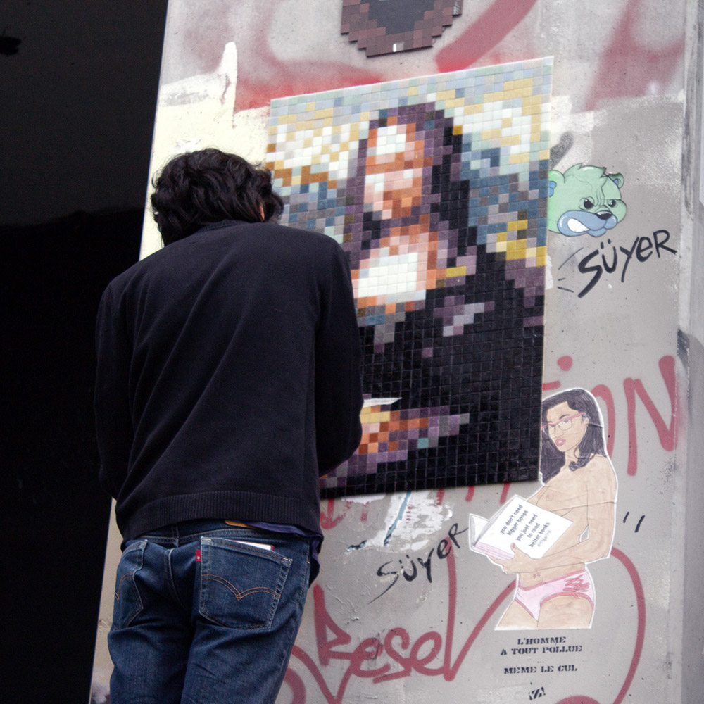 pixelart streetartist paris The archive includes permanent mosaics, ephemeral street actions, fragmented stencil systems and process documentation developed across multiple urban contexts.
