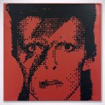 “Bowie” · Stencil Pixel Art · Serie Iconos Pop · Pintura spray y stencil sobre tela · 50 × 50 cm · 2023
