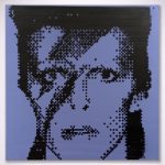 “Bowie” · Stencil Pixel Art · Serie Iconos Pop · Pintura spray y stencil sobre tela · 50 × 50 cm · 2023