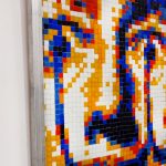“Double Dalí 2” · Mosaico de teselas vítreas · 60 × 60 cm · 2023 Serie Surrealismo Pixelado