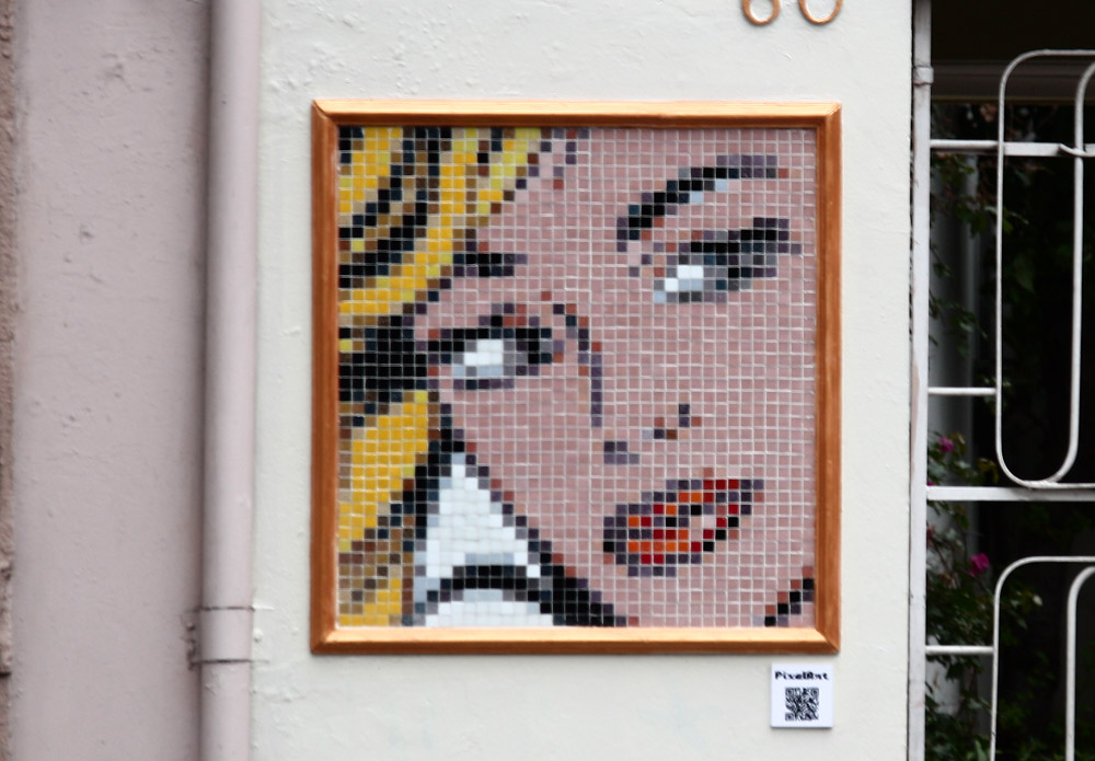 M maybe stretart mosaic pixelart M maybe stretart mosaic pixelart