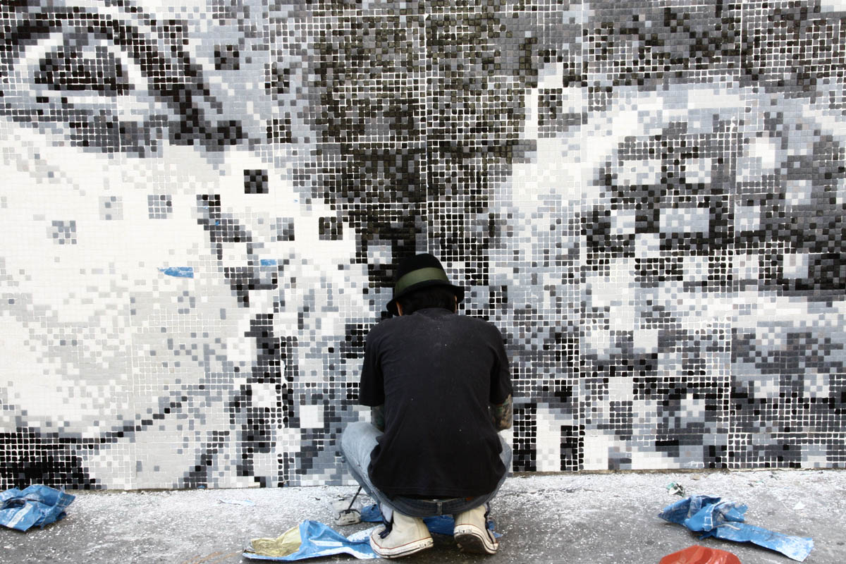 el renacer salvador dali streetart pixelart 02