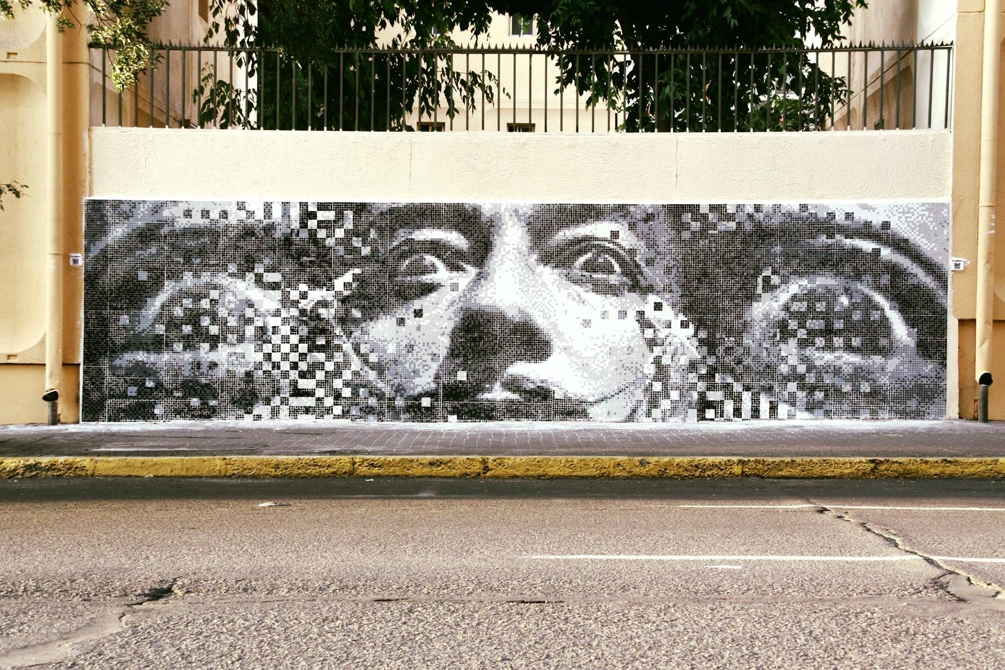 el renacer salvador dali streetart pixelart 04